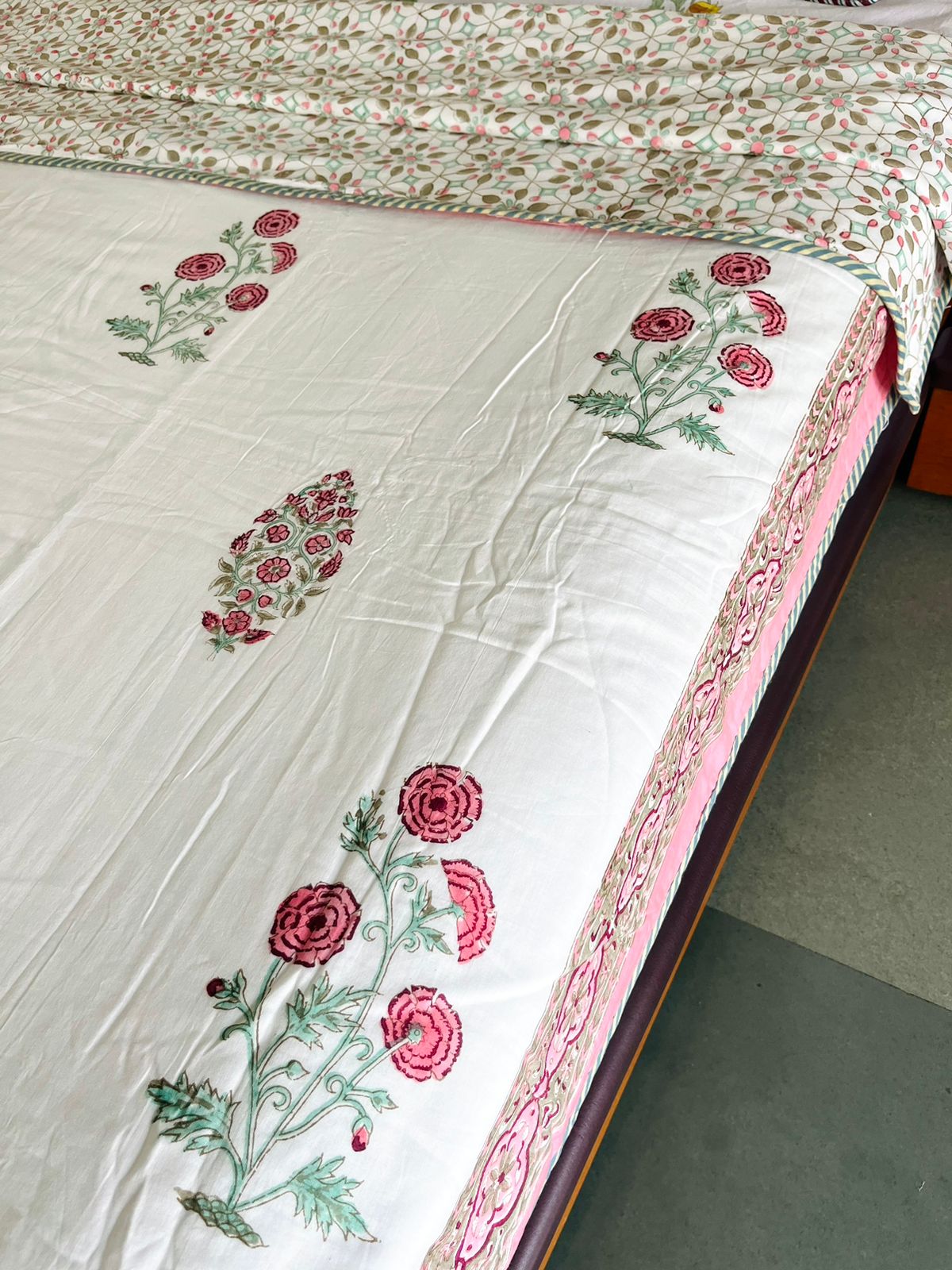 Fiery Bloom Reversible King Sized Dohar