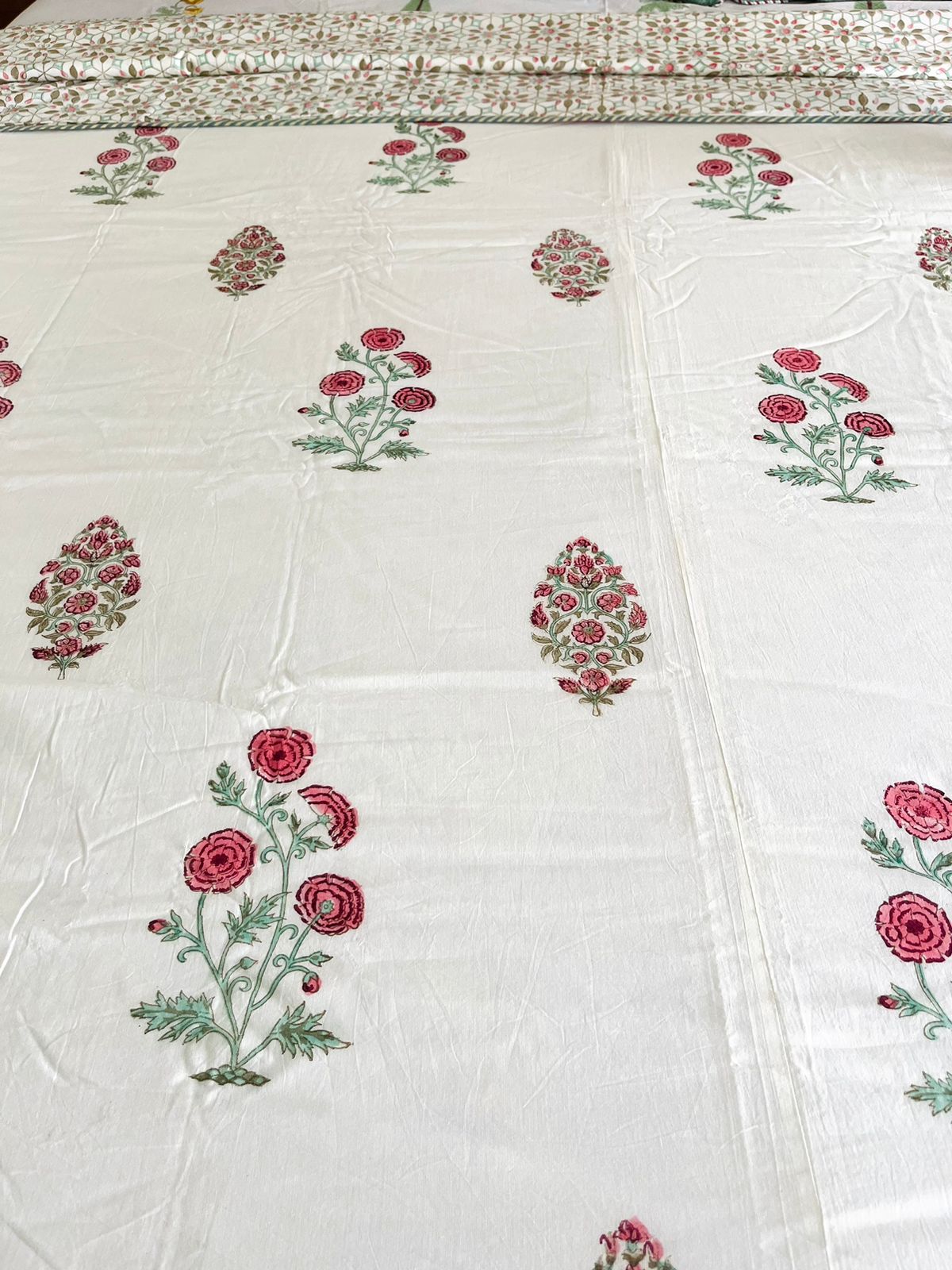 Fiery Bloom Reversible King Sized Dohar