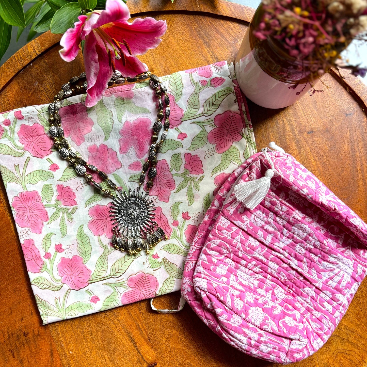 Say it with a gift (Kaftan & travel kit)