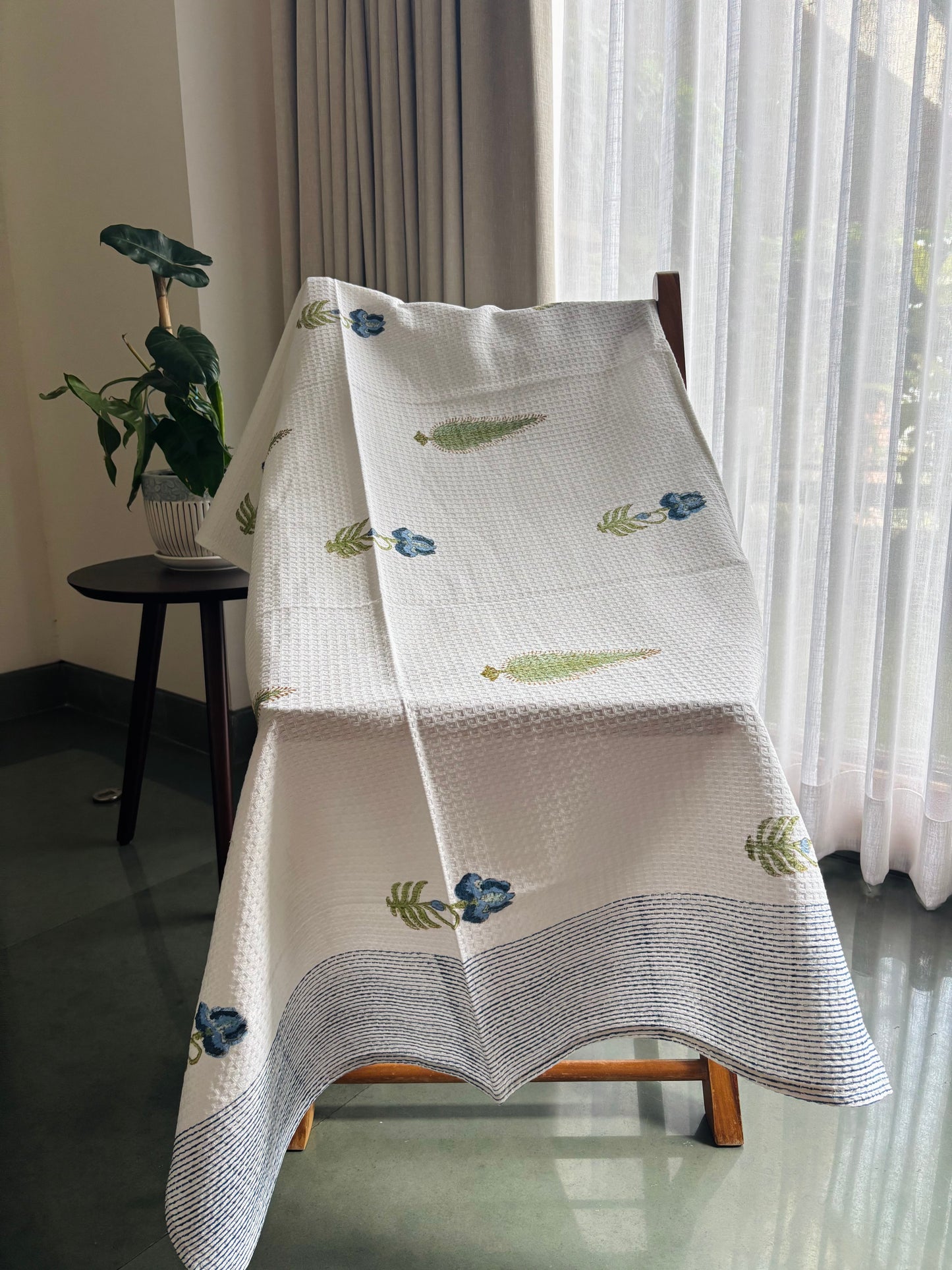 Cypress green leaf Bath towel