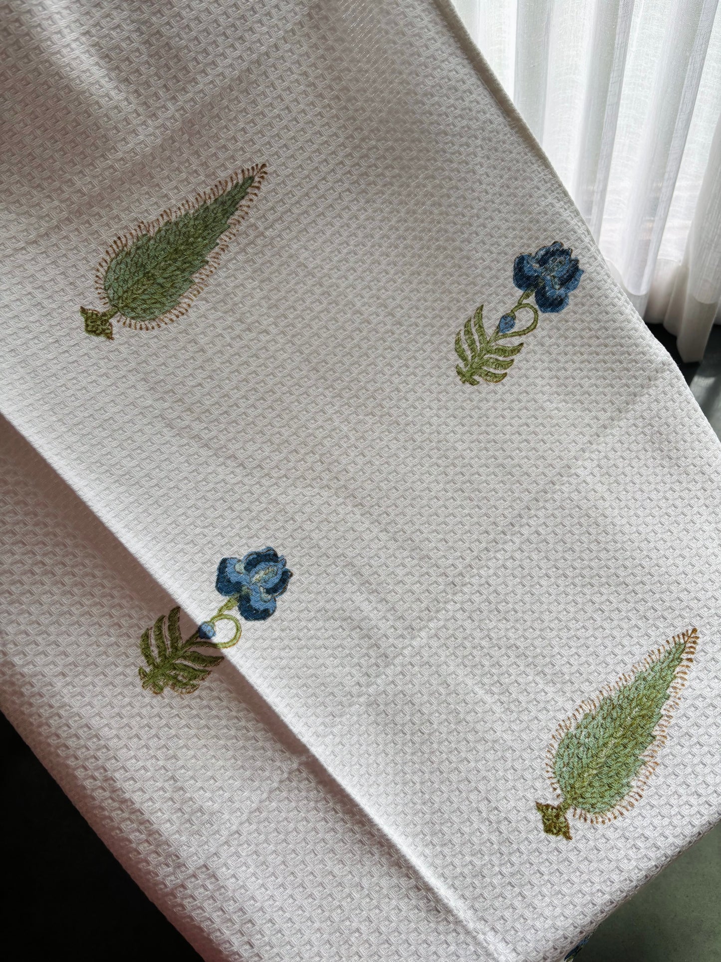 Cypress green leaf Bath towel