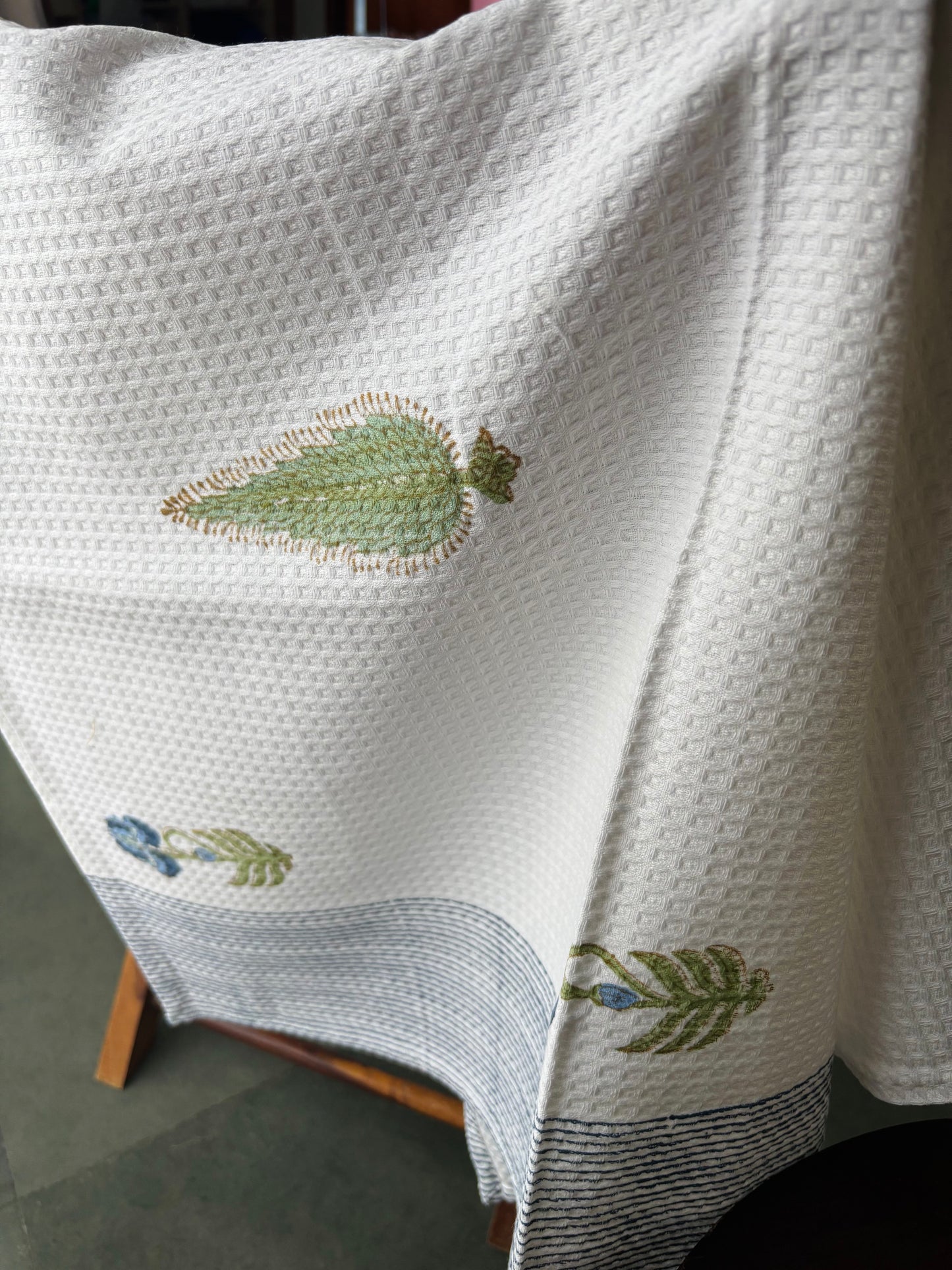 Cypress green leaf Bath towel