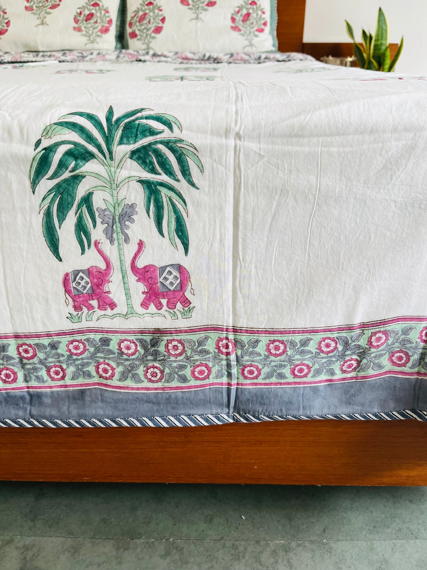 Gentle Giant Reversible King Sized Cotton Dohar