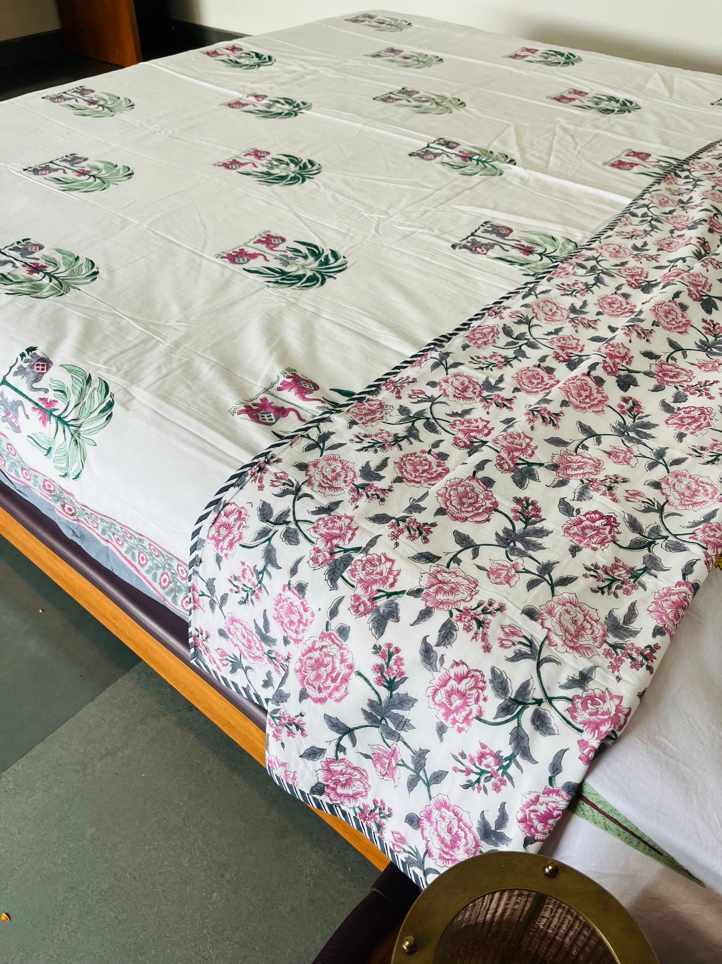 Gentle Giant Reversible King Sized Cotton Dohar