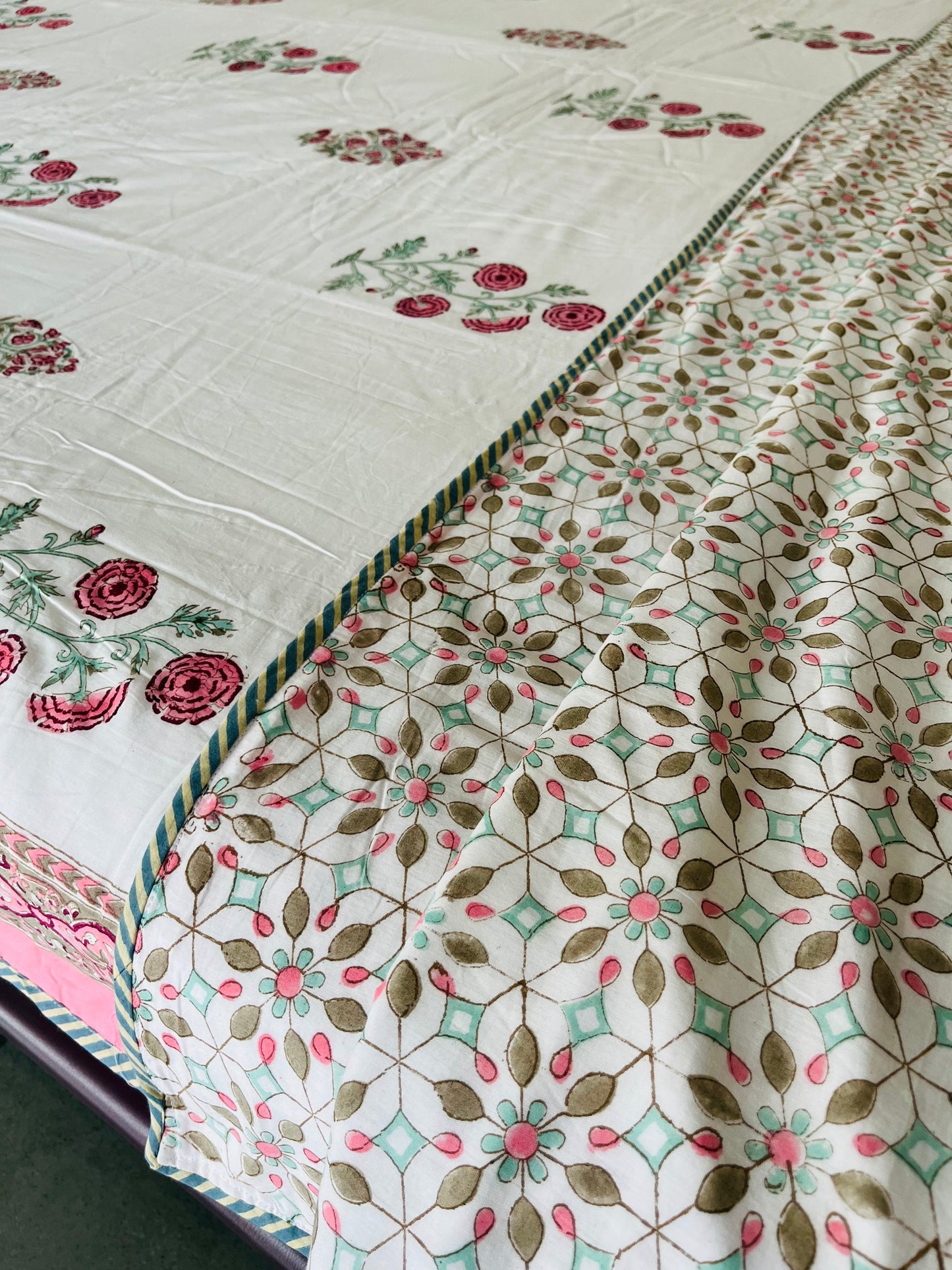 Fiery Bloom Reversible King Sized Dohar