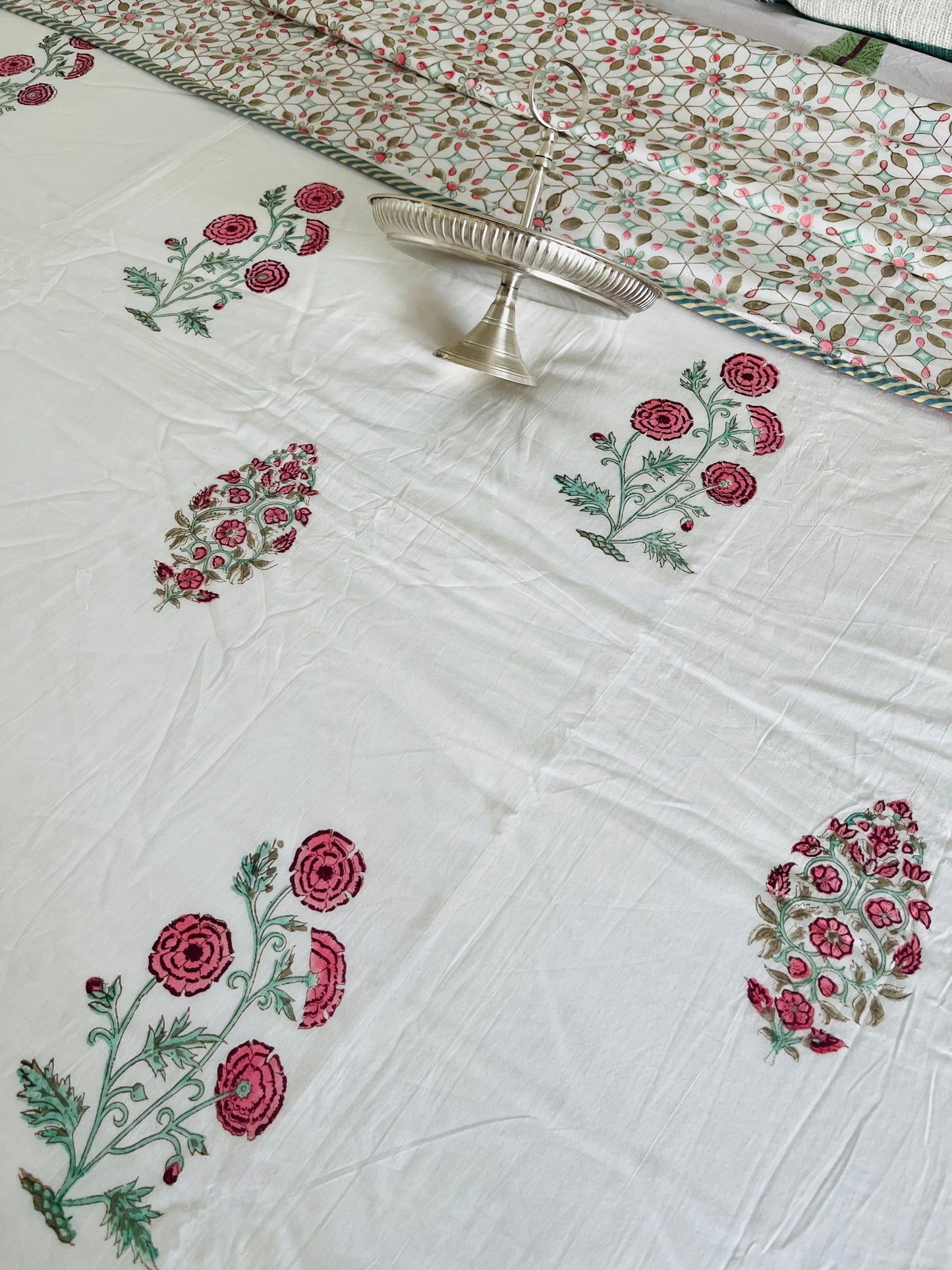 Fiery Bloom Reversible King Sized Dohar