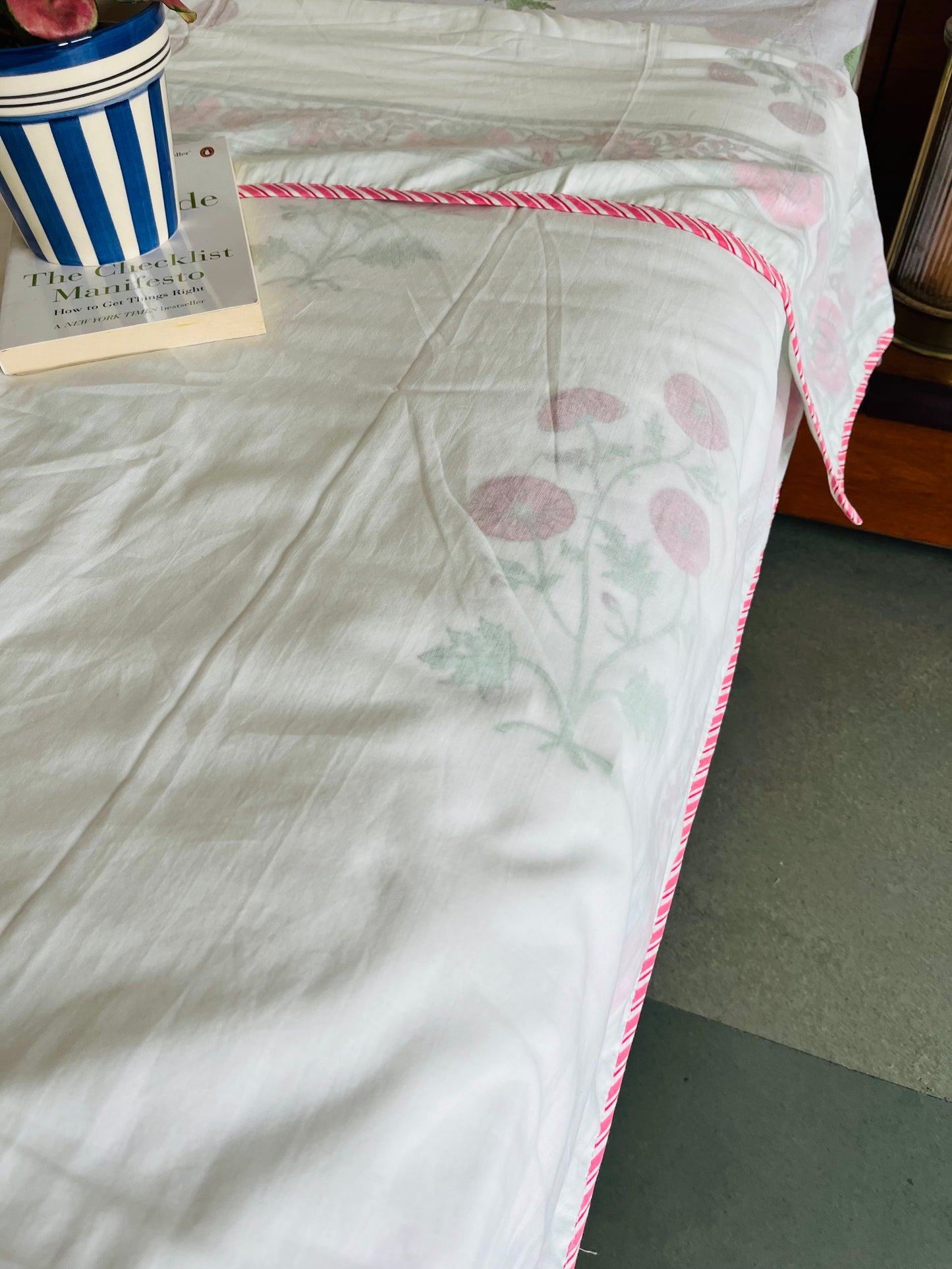 Rosy Retreat 3D Reversible Single Bed Mulmul Dohar