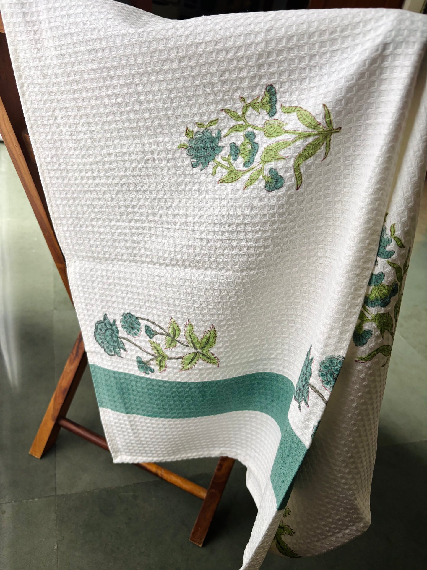 Green Leaf tone Bath Towel