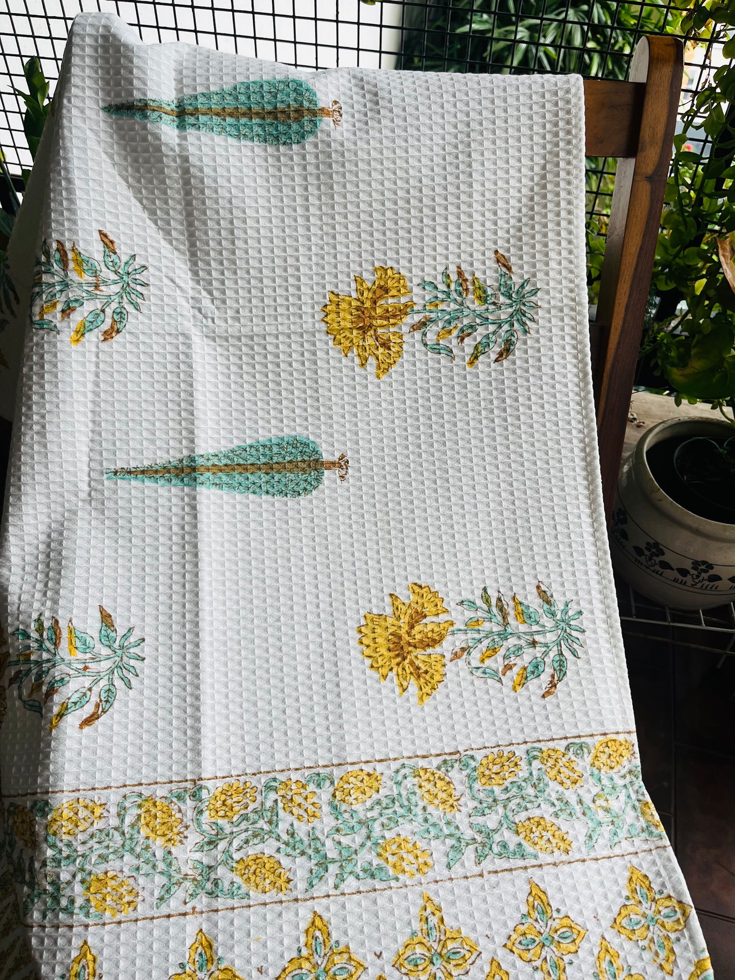 Yellow sapphire Bath Towel