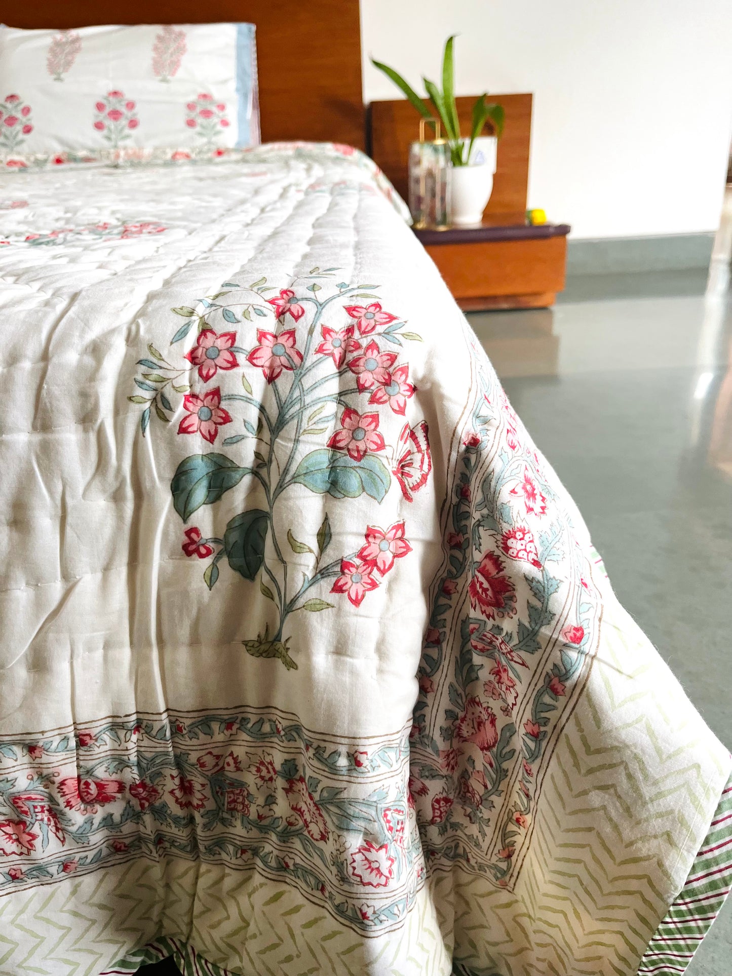 Bahaara Reversible Cotton King Sized Quilt