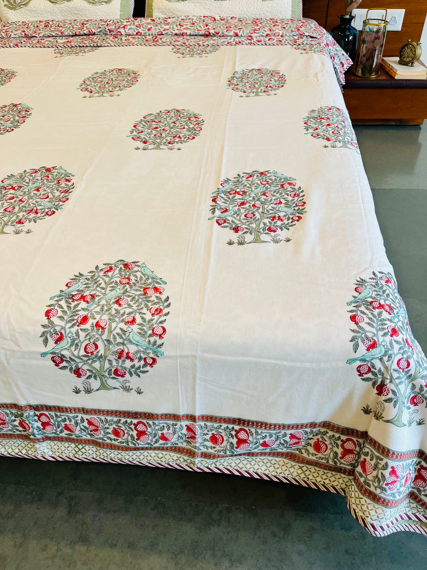 Royal Paisley Reversible King sized Dohar