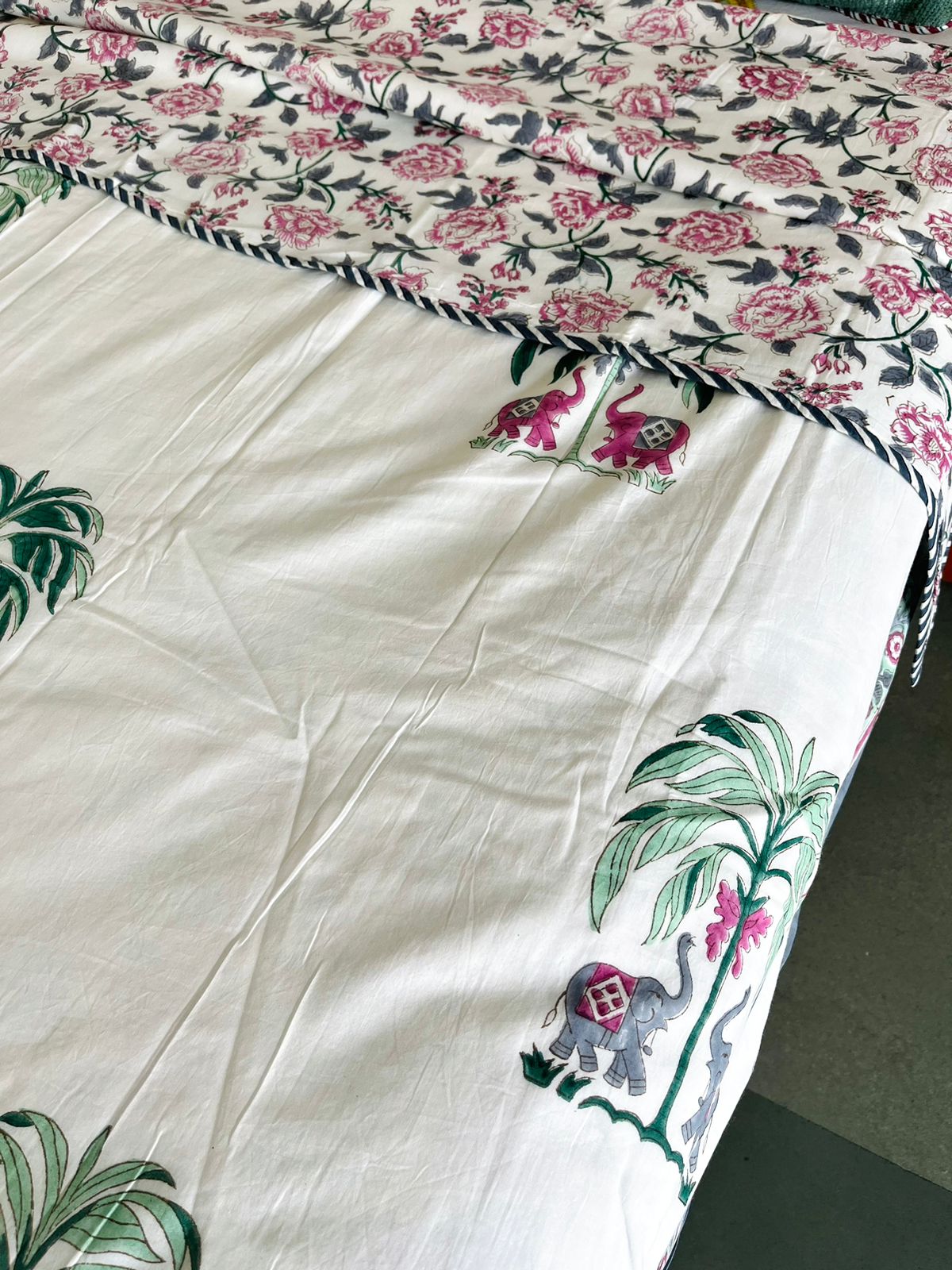 Gentle Giant Reversible King Sized Cotton Dohar