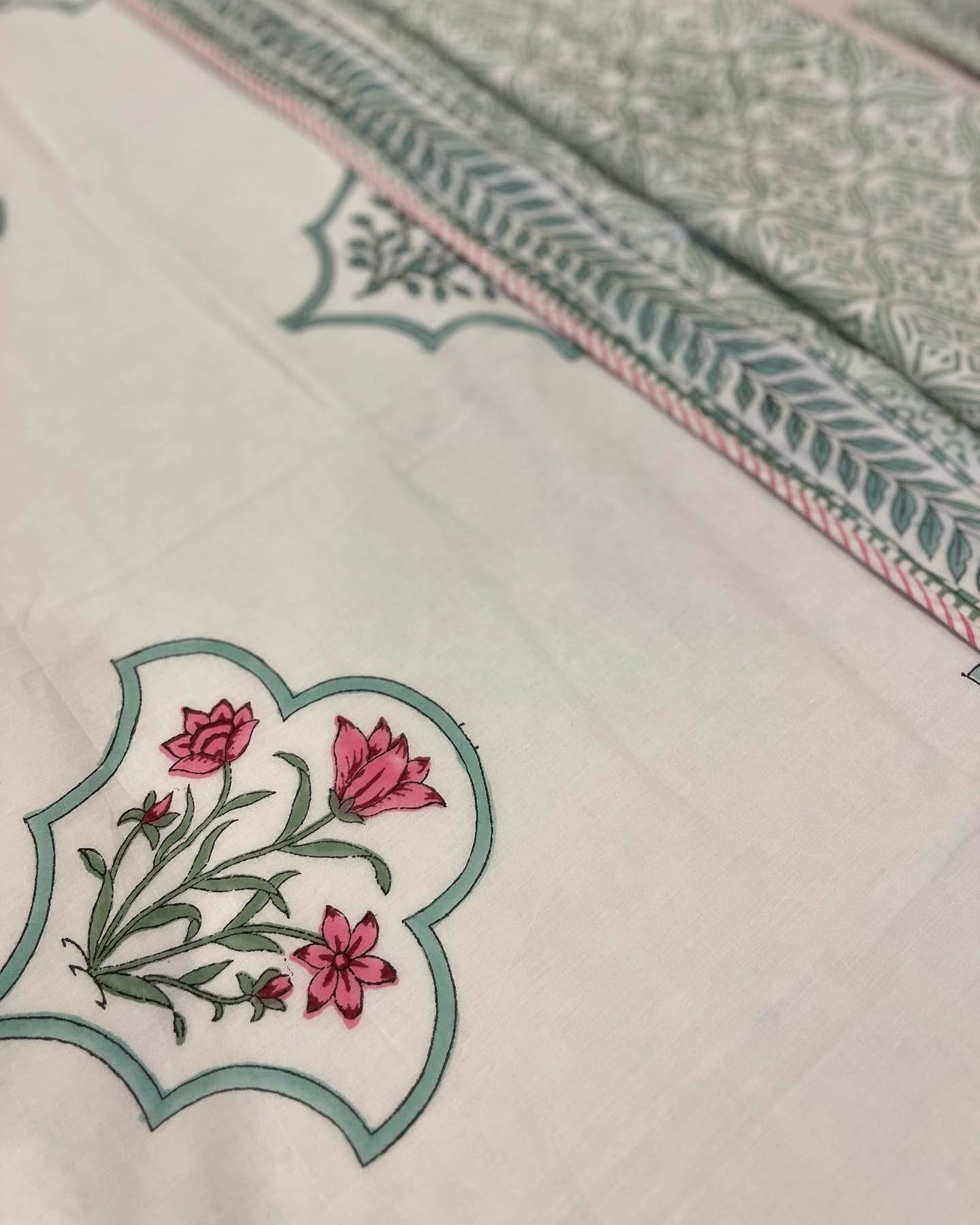 Mughal Buta Reversible King sized Dohar