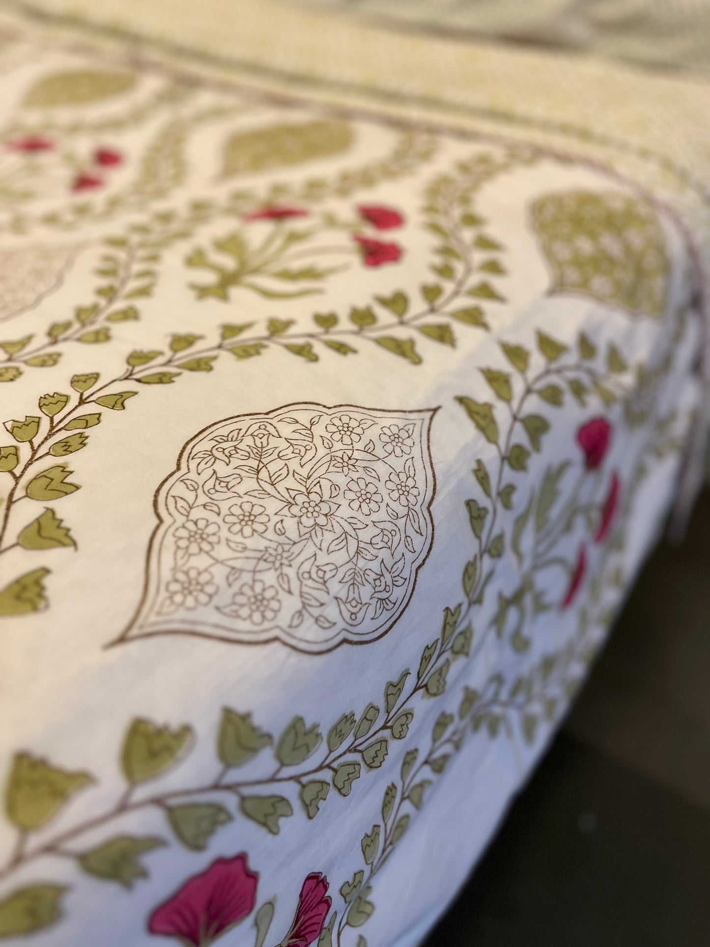 Gulabo Jaal Reversible Single bed Sized Dohar