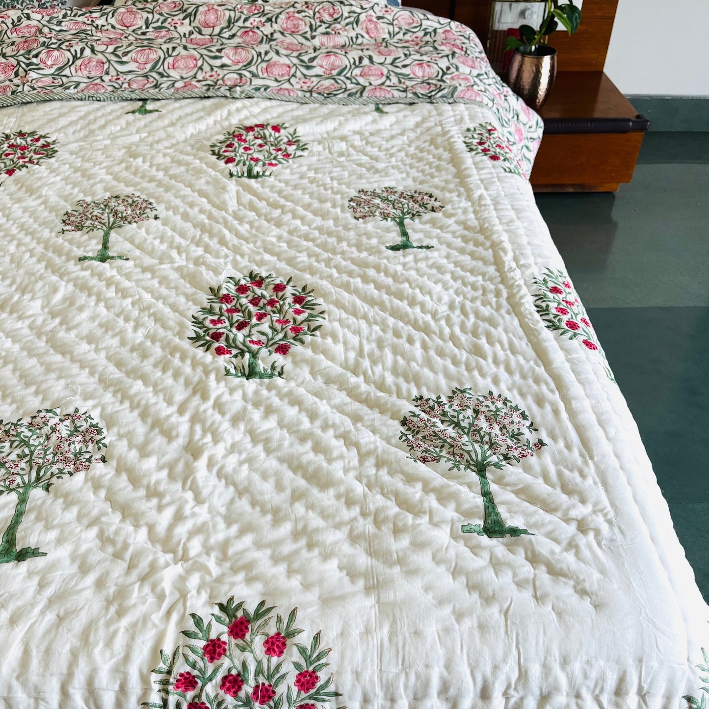 Lal Anar Reversible Cotton King Sized Quilt