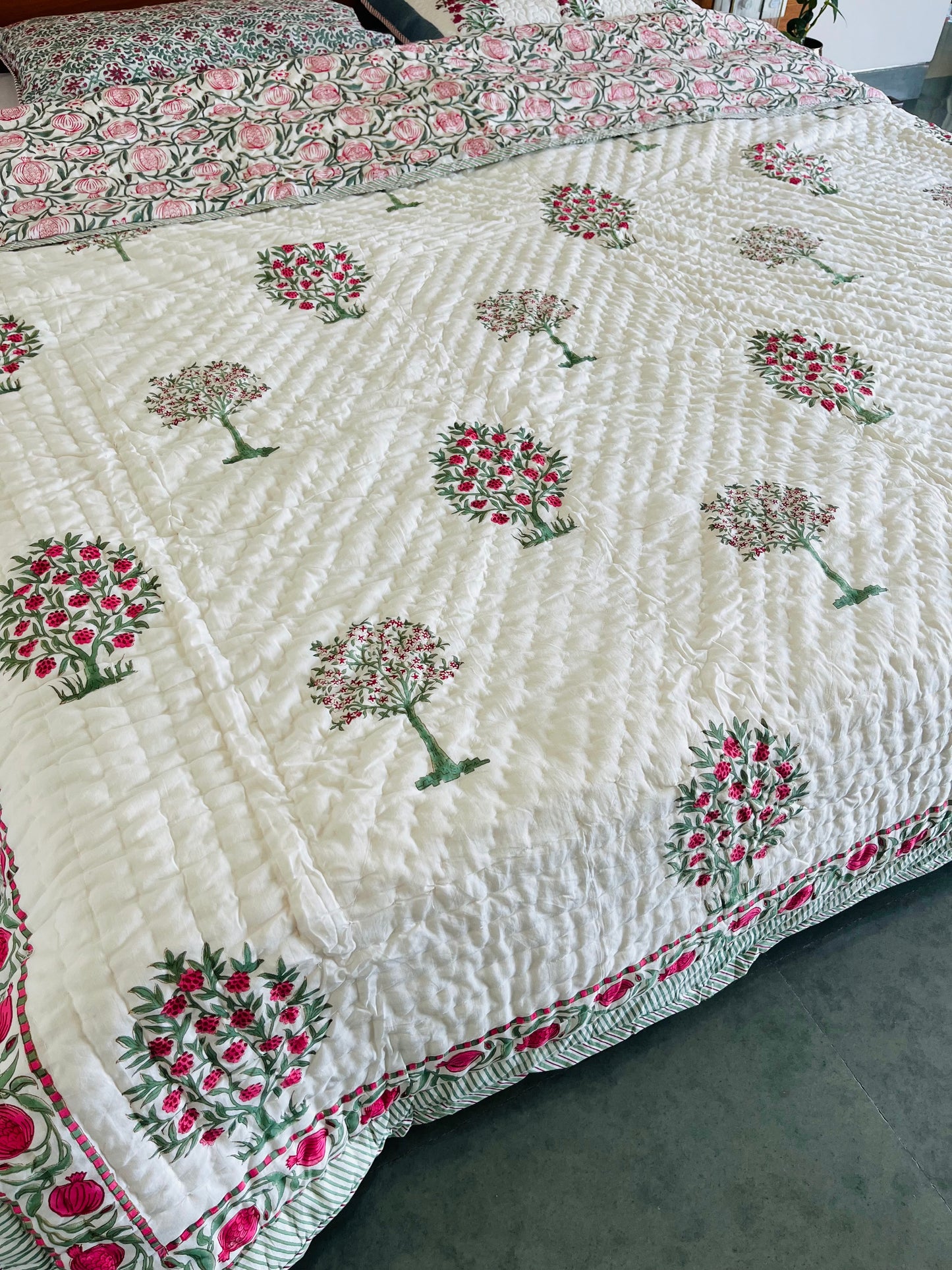 Lal Anar Reversible Cotton King Sized Quilt