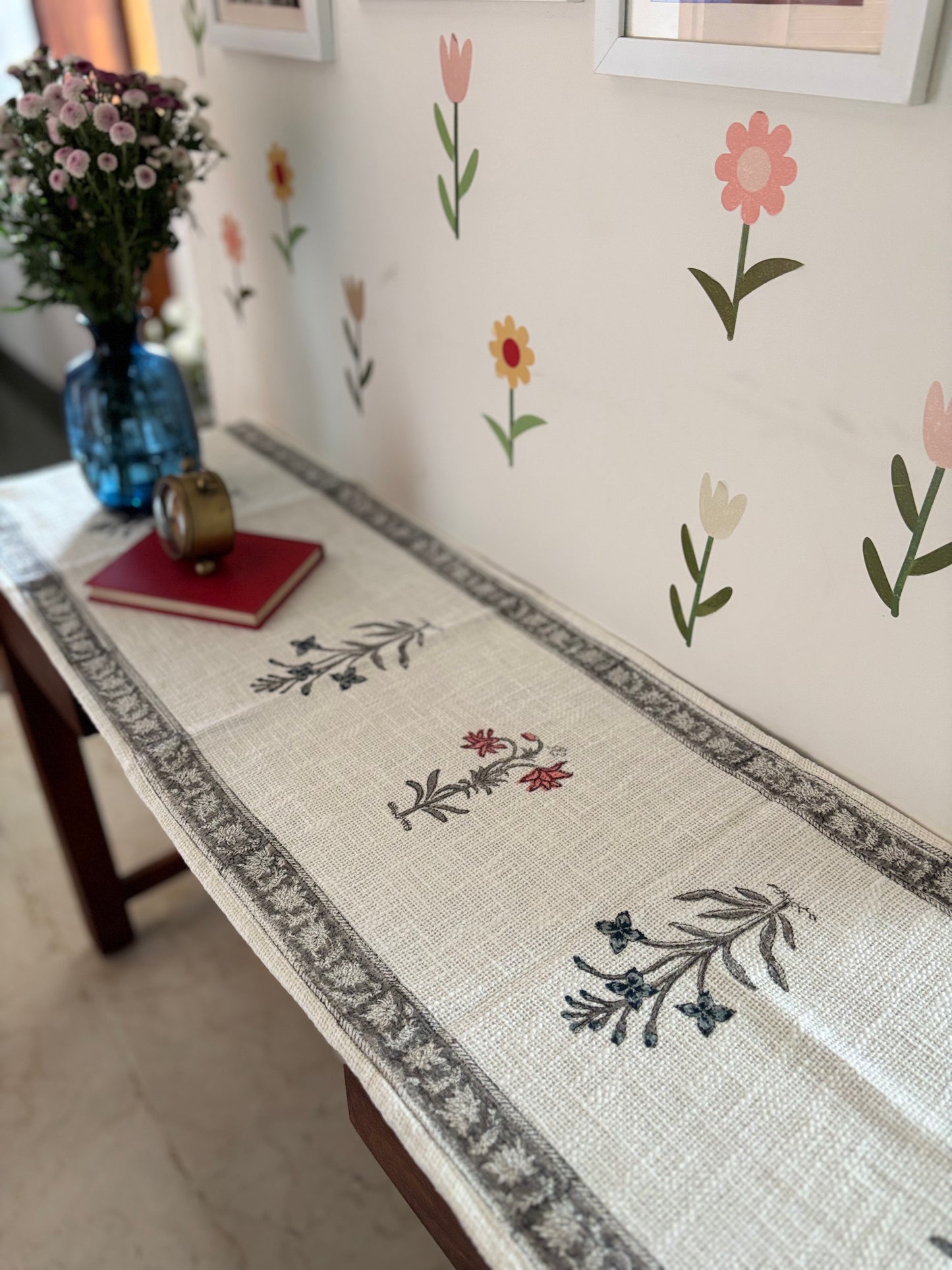 Floral motif Linen Table Runner