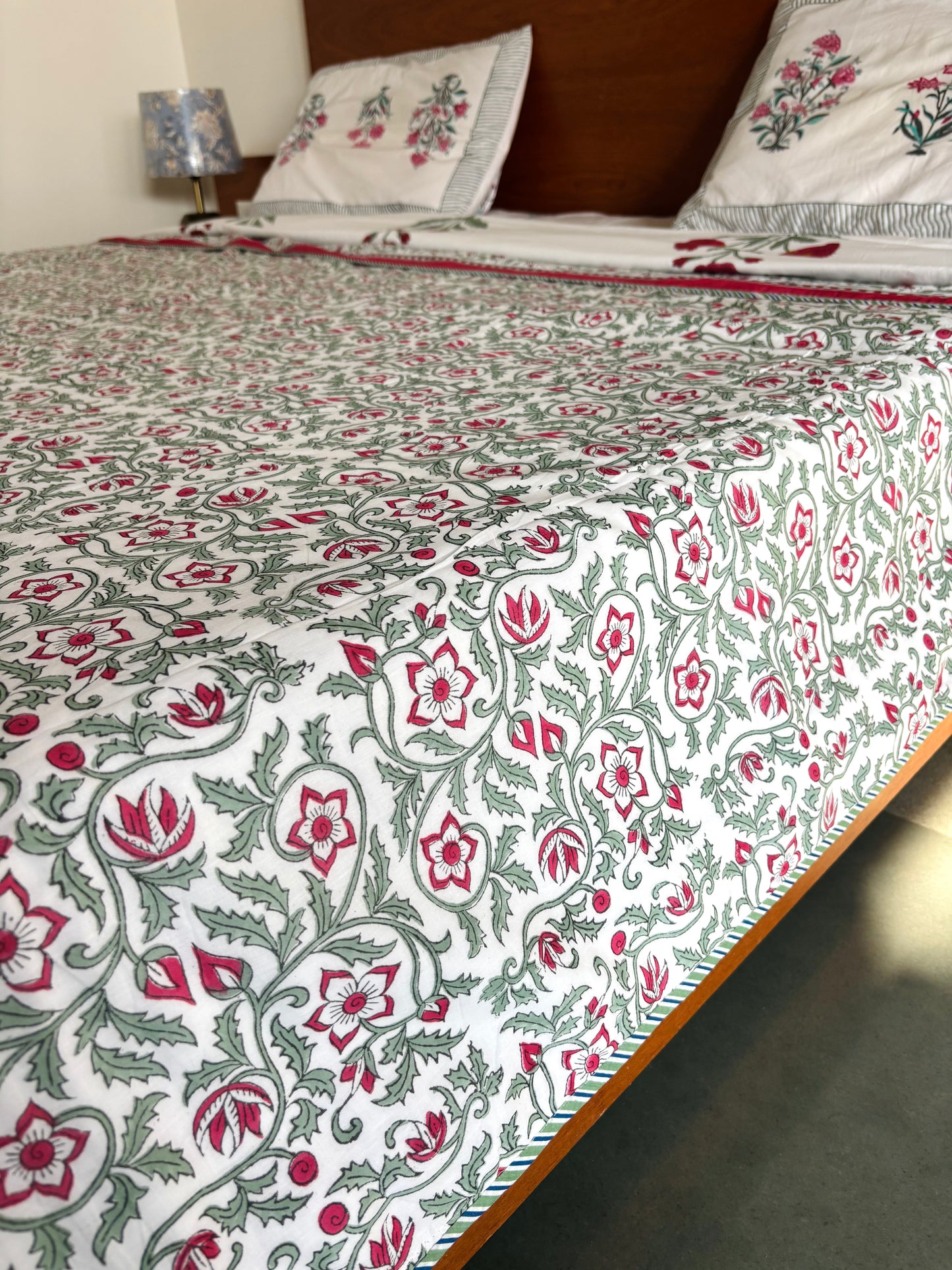 Mughal Buta Reversible King sized Dohar