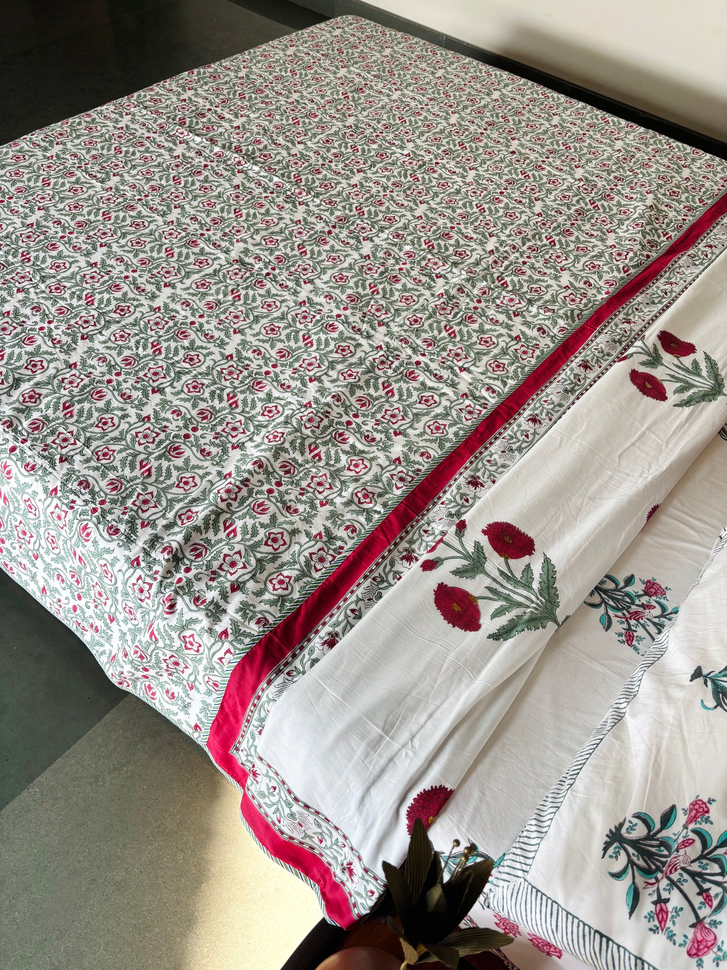 Mughal Buta Reversible King sized Dohar