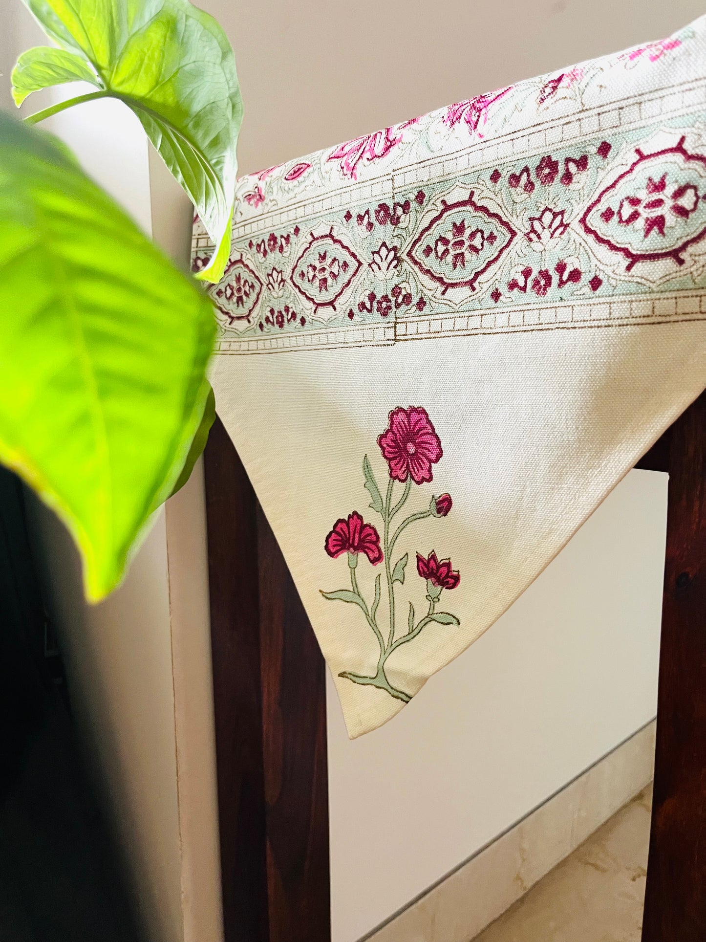 Blooming daisies Blockprint Table Runner