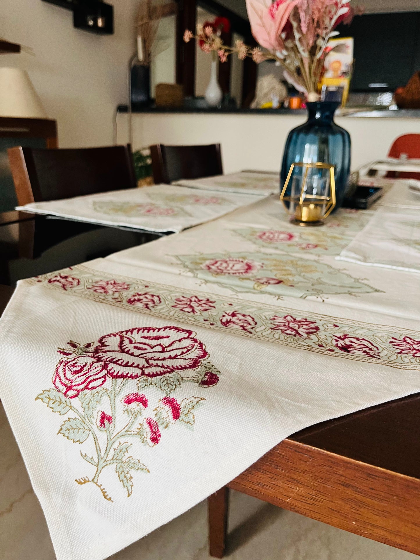 Blockprint Rose Table Runner Set