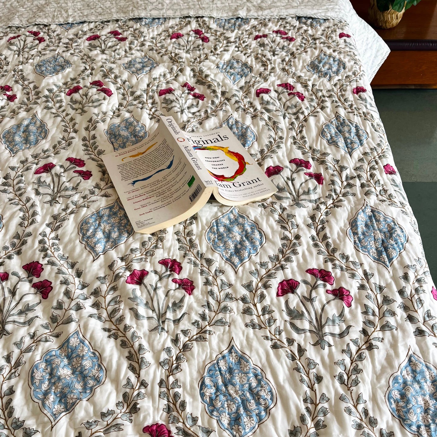 Roseate Reversible Single Bed Cotton Quilt