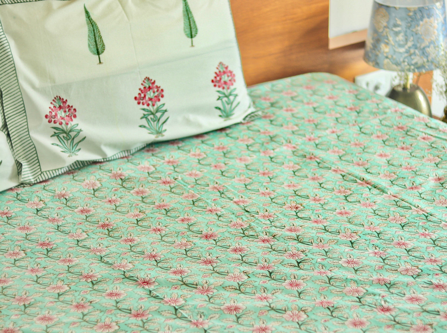 Green Pink Floral Jaal Bedsheet