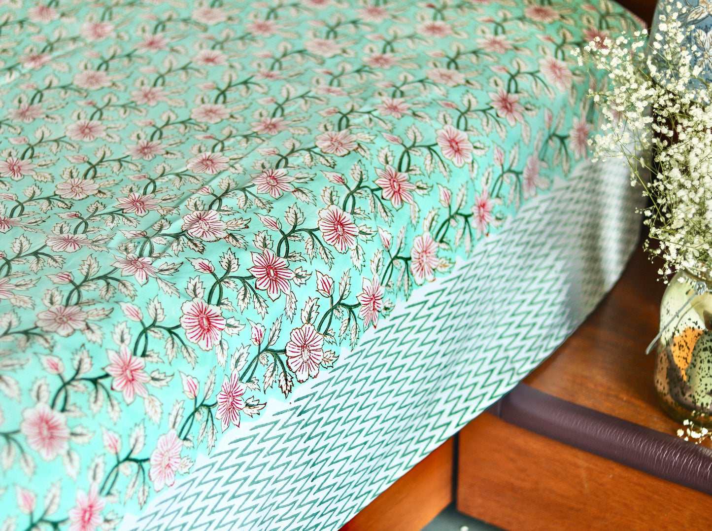 Green Pink Floral Jaal Bedsheet