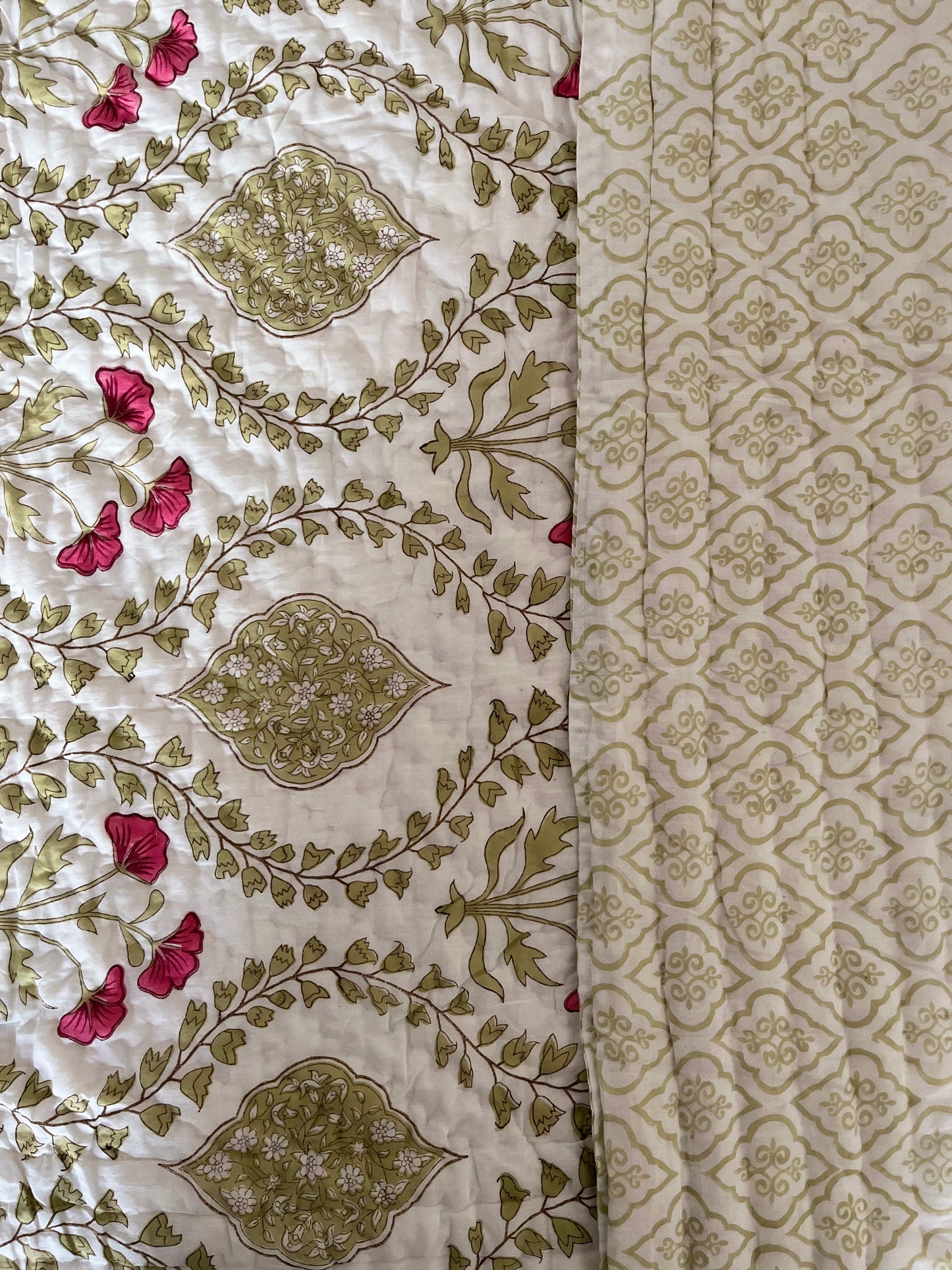 Gulabo Jaal Reversible Cotton King Sized Quilt