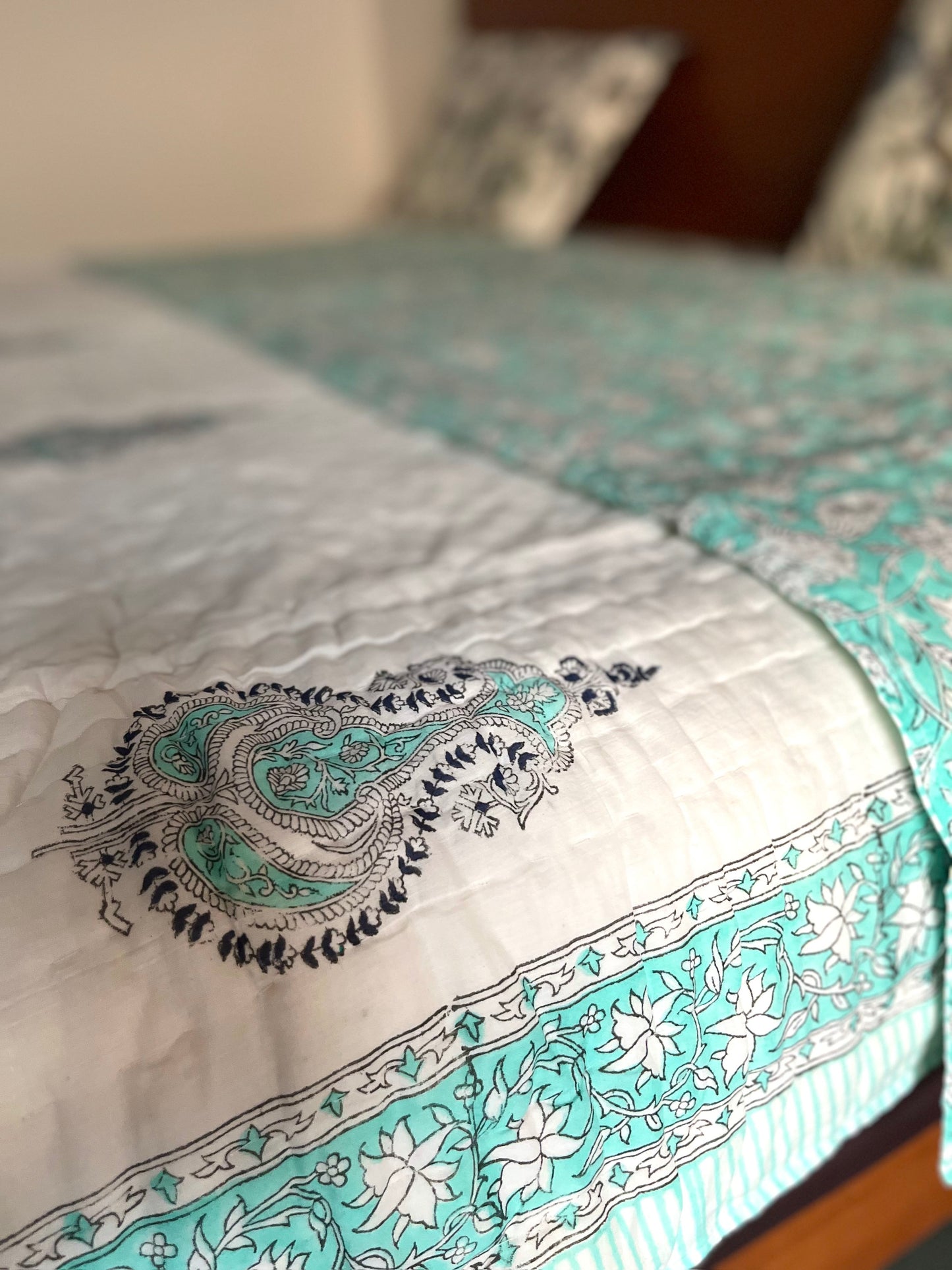 Mughal Buta Reversible Cotton King Sized Quilt